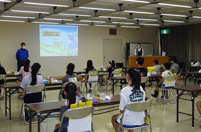 Teaching-at-Akatsuki-Junior-High-School--Yokkaichi-area-.jpg